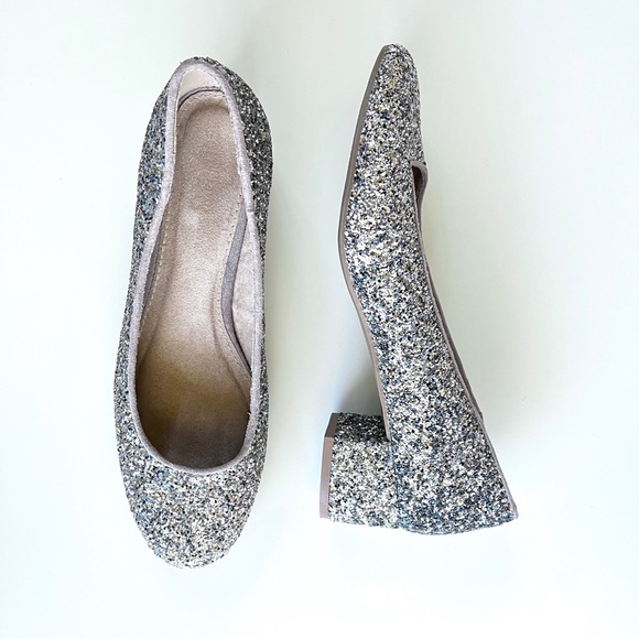 Old Navy Silver Glitter Sparkle Closed Toe Heels with Cushioned Insoles - Picture 2 of 9